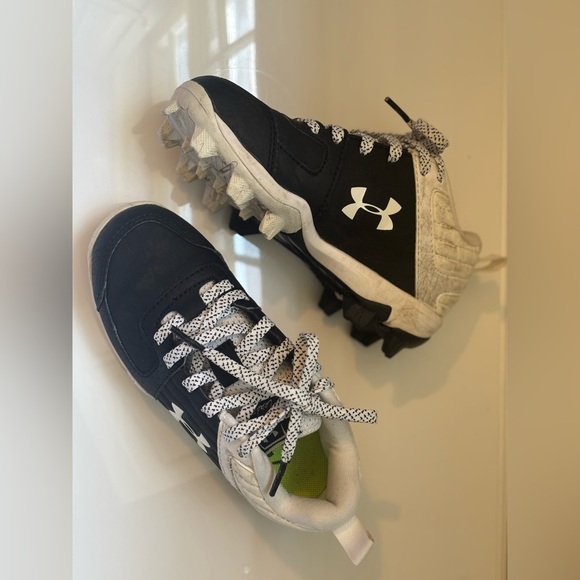 Under Armour Youth Baseball Cleats size 12 - Picture 7 of 10